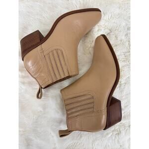 LUCKY BRAND Idola Chelsea Boot Womens 7M Beige Leather Upper Block Heel